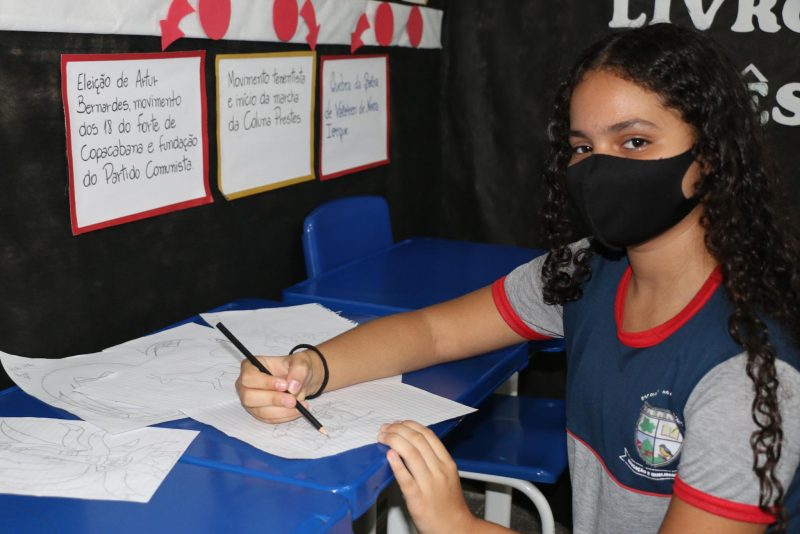 Dia Do Artista Professora Estimula Estudantes A Se Expressarem Por