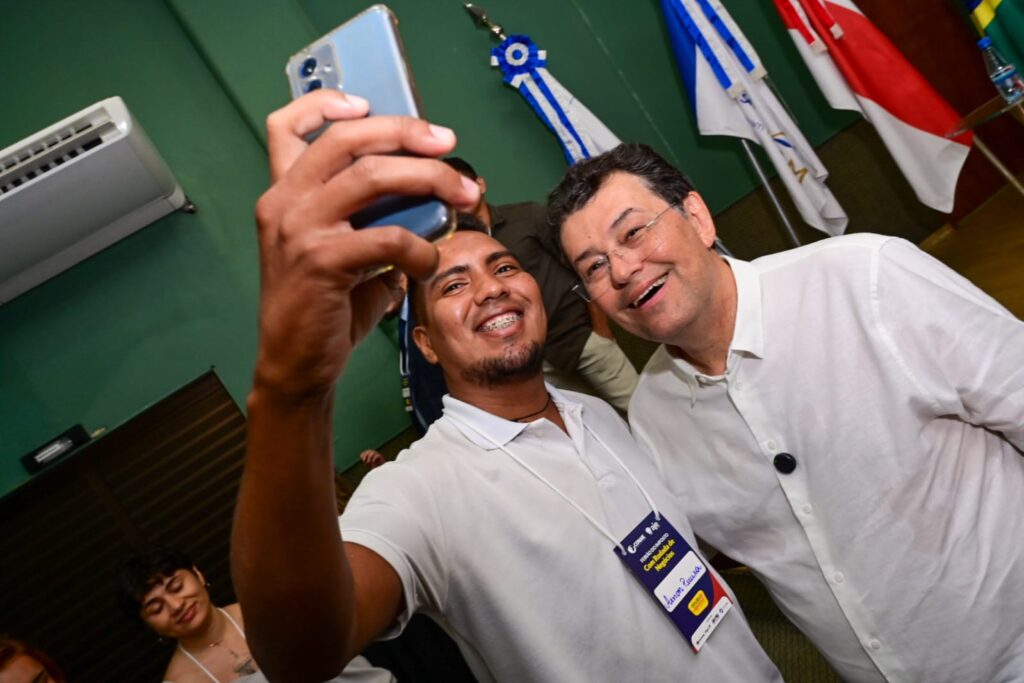 Impactos da Reforma Tributária a pequenos e médios negócios é tema de palestra de Eduardo Braga para jovens empreendedores 1 WhatsApp Image 2025 05 24 at 12.10.37 1