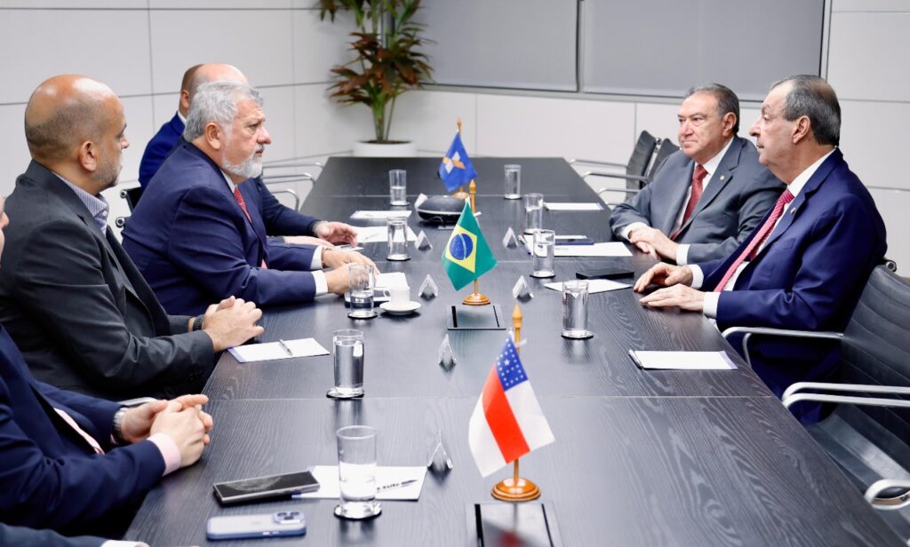 Omar reúne com presidente da Caixa para ampliar acesso ao microcrédito para quem vive no interior do Amazonas 1 WhatsApp Image 2025 05 28 at 18.19.46 1