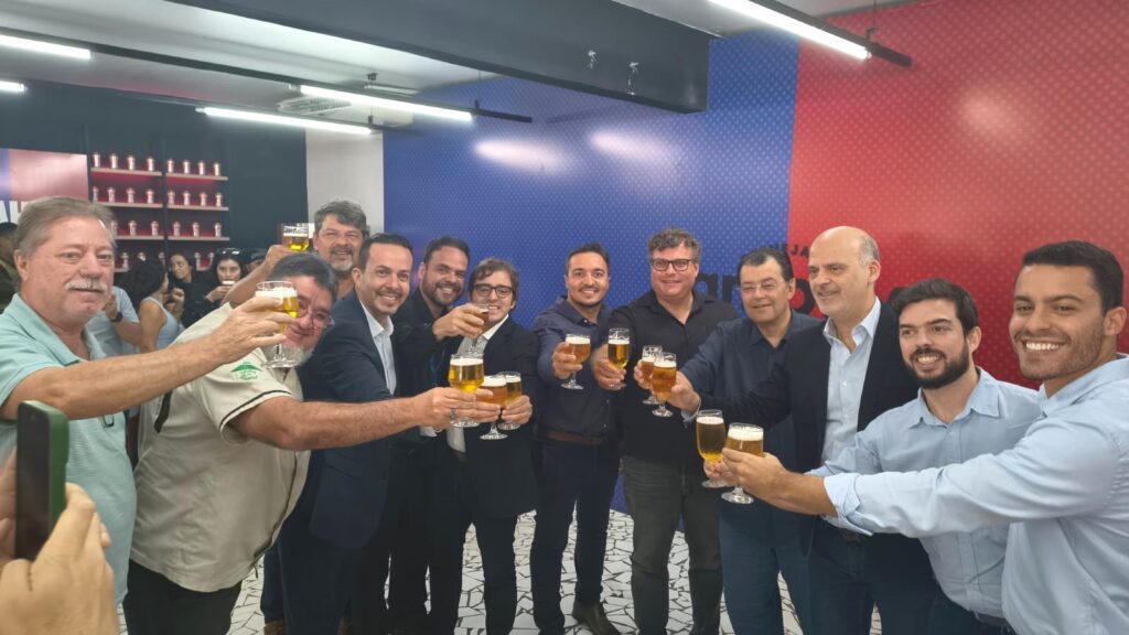 Indústria cervejeira homenageia Eduardo Braga por atuação na Reforma Tributária 1 WhatsApp Image 2025 05 30 at 17.33.21