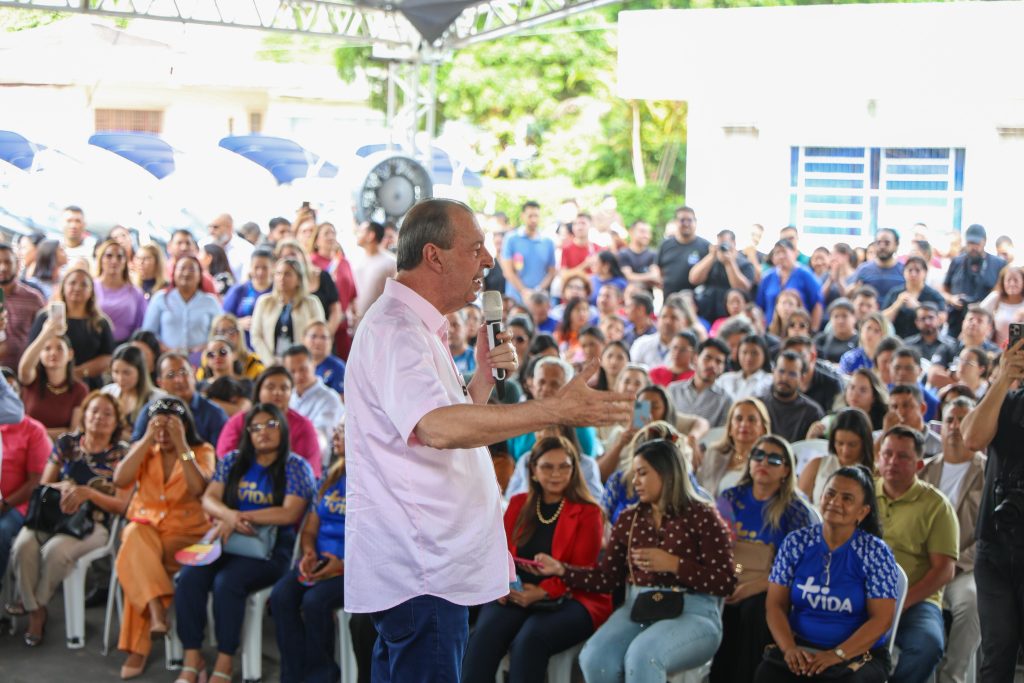 Omar reúne dezenas de prefeitos do interior em entrega de kits náuticos para a assistência social 1 WhatsApp Image 2025 06 04 at 15.47.44 1